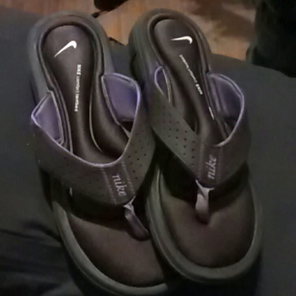 Nike comfort thong in brown and purple