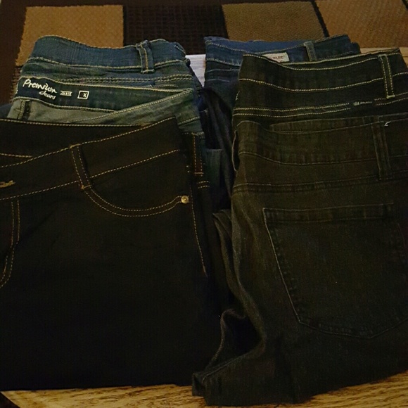 6 pair of Women's jeans size 2x all for $15