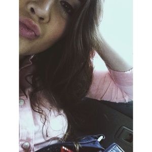 Meet your Posher, Priscila