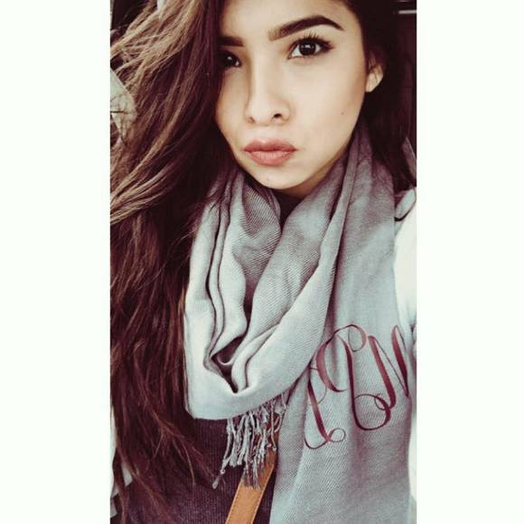 Meet your Posher, Mirina