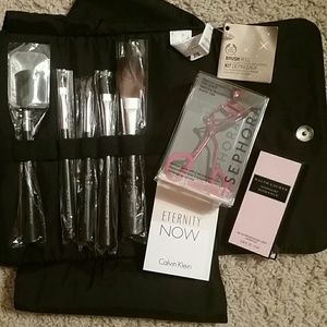 THE BODY SHOP SET OF 5 MAKE-UP BRUSHES W/