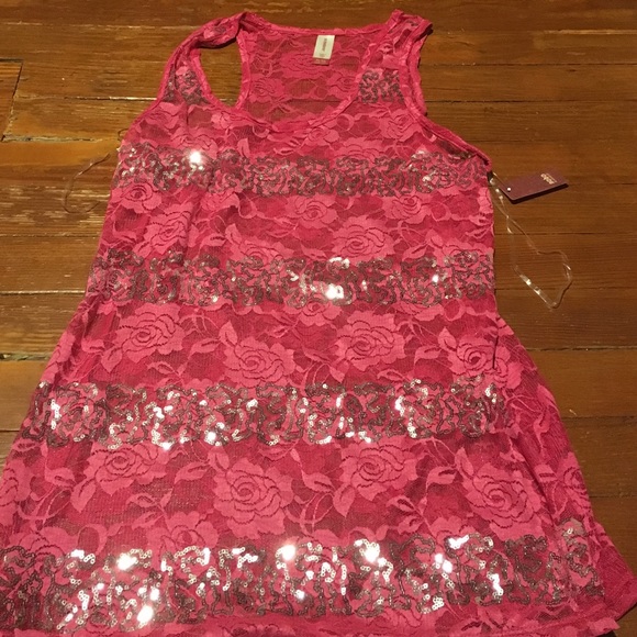 Lace tank w/sequins