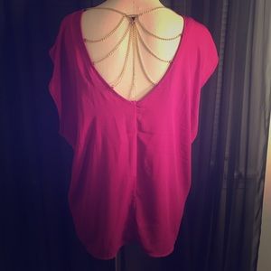Short sleeved chained back top!
