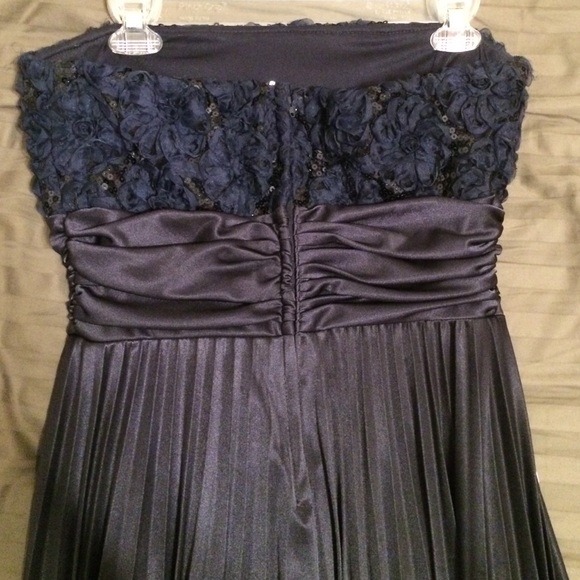 Beautiful prom dress! - Picture 4 of 4