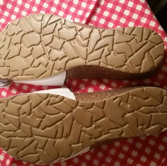 White leather sandals -perfect for Spring Break - Picture 4 of 4