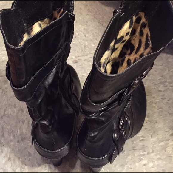 2 1/2" heel black non leather boot - Picture 2 of 3