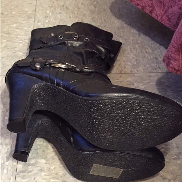 2 1/2" heel black non leather boot - Picture 3 of 3