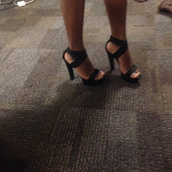 Heels - Picture 3 of 4