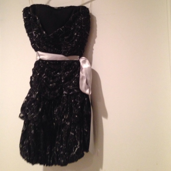 Black and silver bubble skirt dress! - Picture 4 of 4