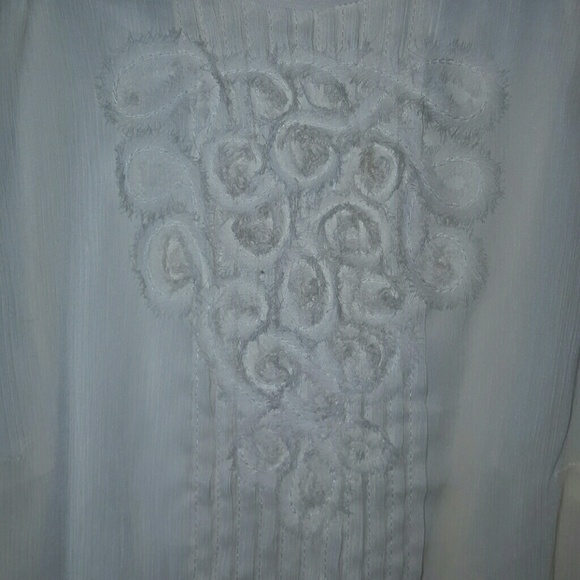 Sleeveless Ivory Blouse with raw fabric design - Picture 2 of 4