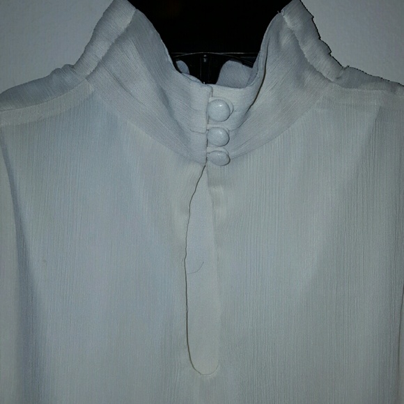 Sleeveless Ivory Blouse with raw fabric design - Picture 4 of 4