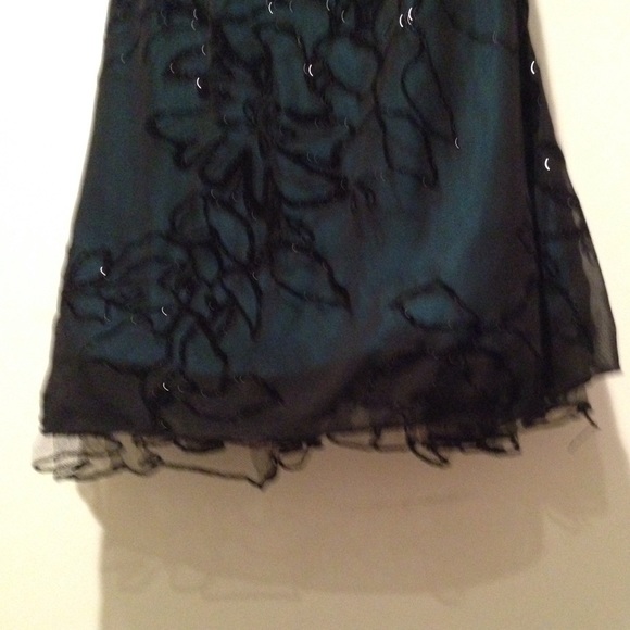 Stunning cocktail party dress! - Picture 2 of 4