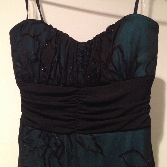 Stunning cocktail party dress! - Picture 3 of 4