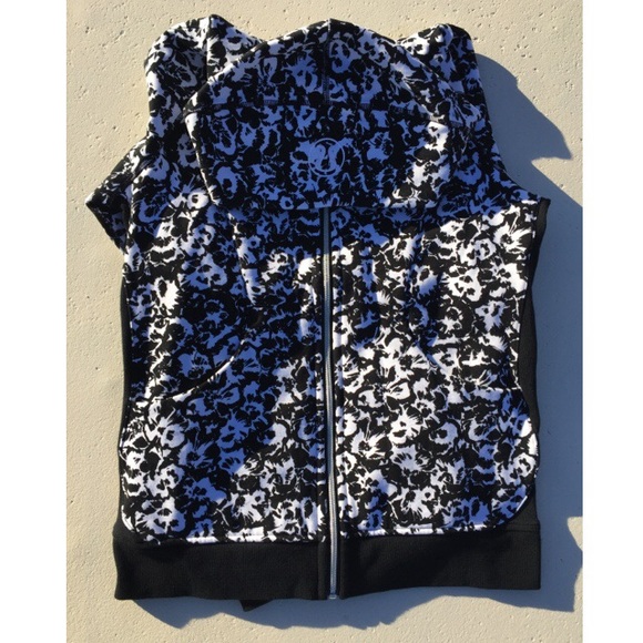 Lululemon Scuba Hoodie - Picture 4 of 4