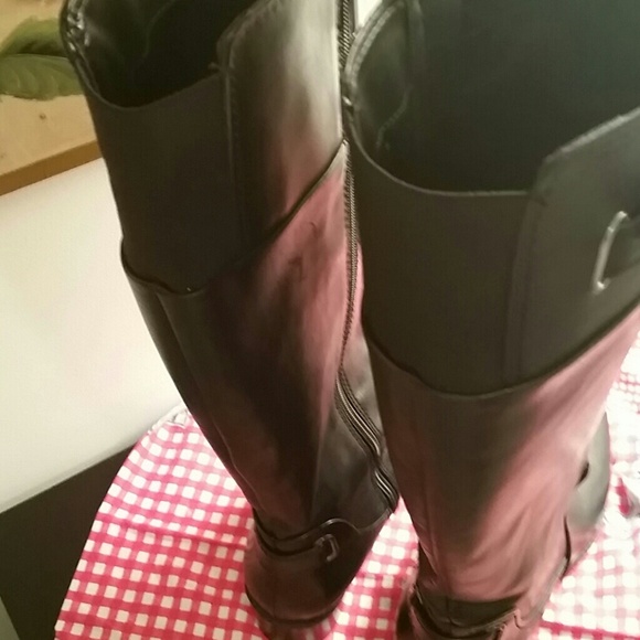 Black Leather Knee high boots - Picture 4 of 4
