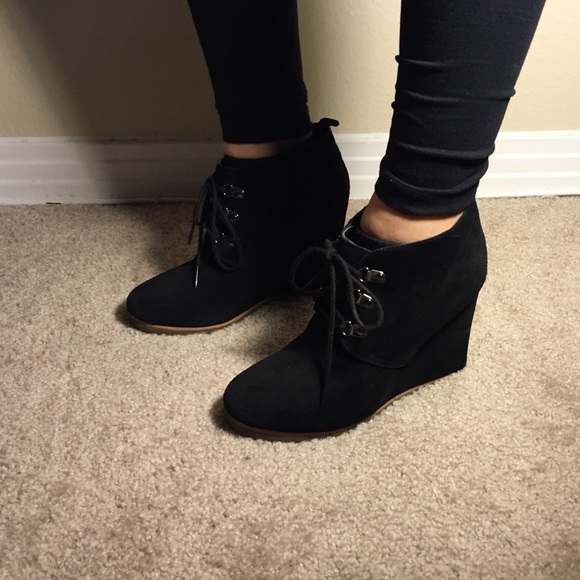 Steve Madden size 7 black wedge booties