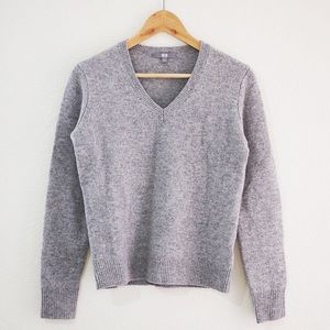 ✨HOST PICK✨ NWOT UNIQLO lambs wool v-neck sweater