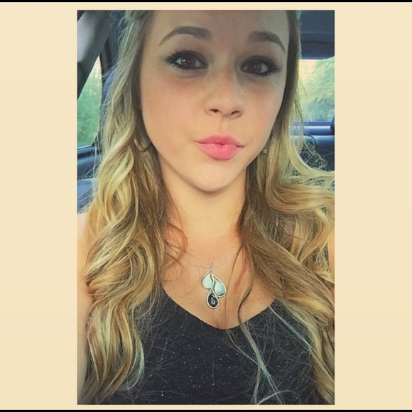 Meet your Posher, Carissa
