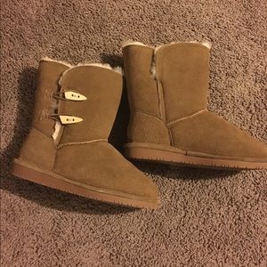 Bearpaw boots  size 9- only worn once