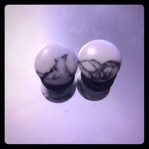 Howlite plugs!
