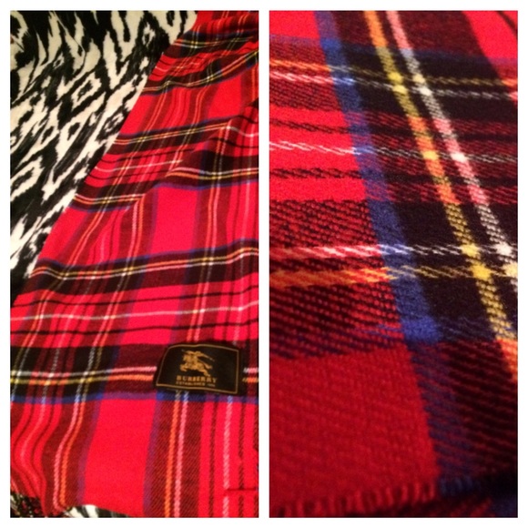 🔵 Burberry Scarf (SOLD) - Picture 3 of 3