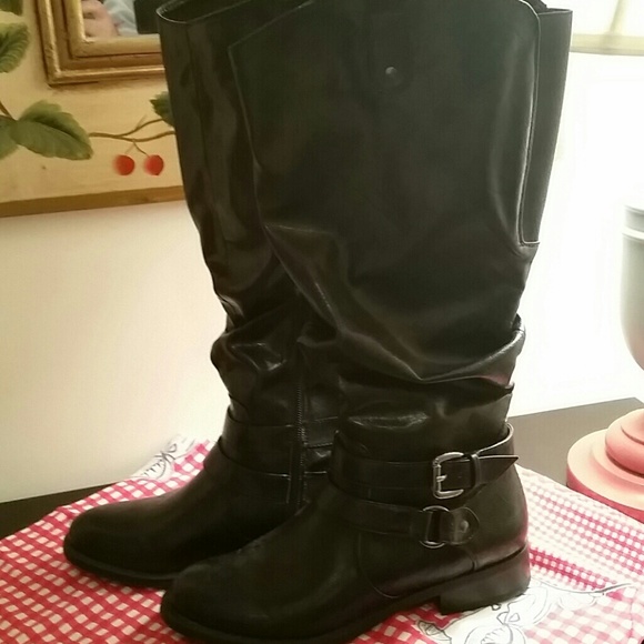Black faux leather slouch style riding booth - Picture 1 of 4