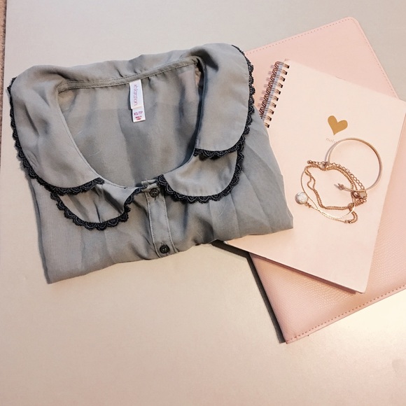 Peter Pan collar grey top