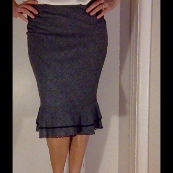Knee length sweater pattern skirt