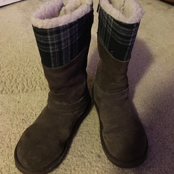 Girls size 2 brown suede UGG boots