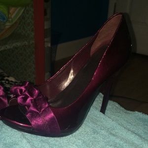 Plum heels with ruffles