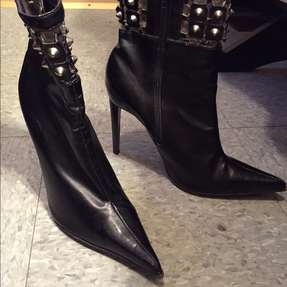 Black studded heels - Picture 1 of 3