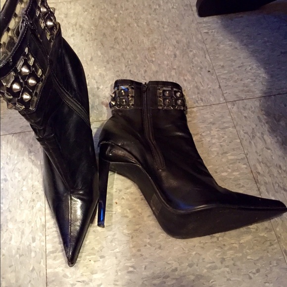 Black studded heels - Picture 2 of 3