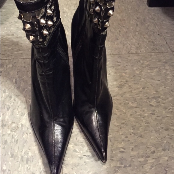 Black studded heels - Picture 3 of 3