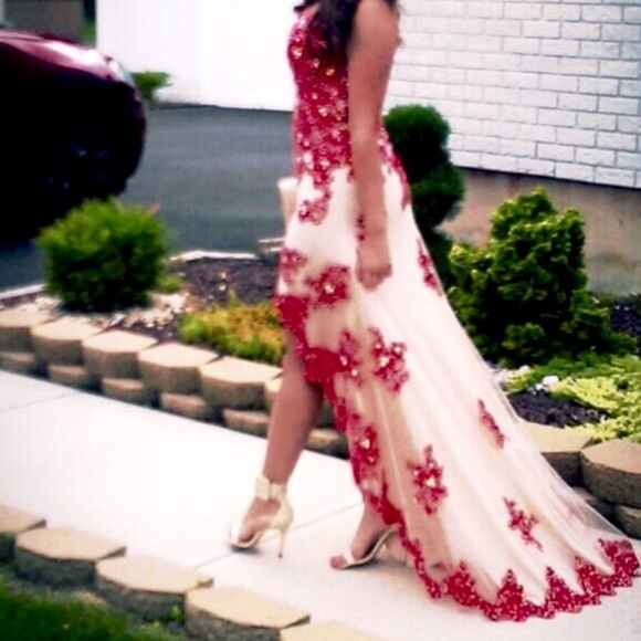 ALEX& ALISON PROM DRESS - Picture 2 of 4