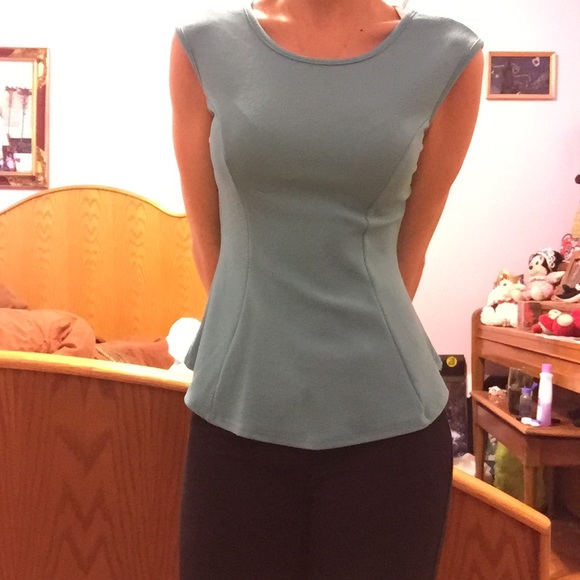 ❌Sold❌Open Back Blue Peplum Top - Picture 4 of 4