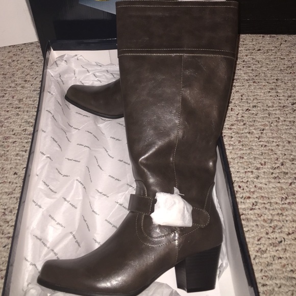 Heeled over the knee dark brown boots