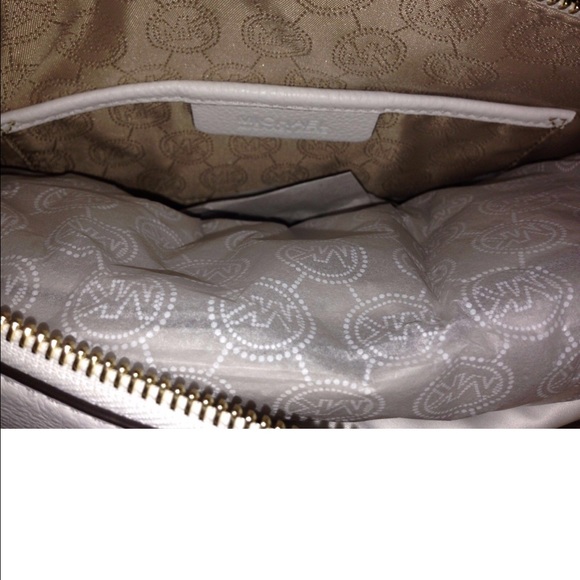 Medium white MK purse with gold chain - Picture 3 of 3