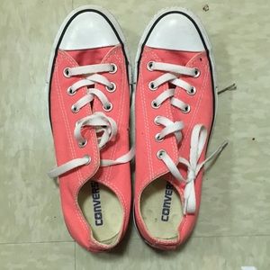 Pink converse size 8, fit a size 9