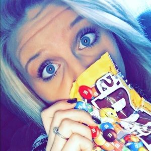 Meet your Posher, Lois