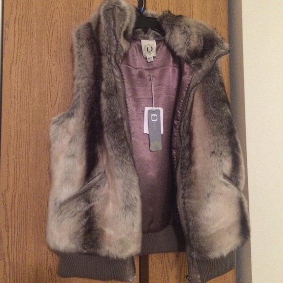🎉🎉host pick🎉🎉Super chic faux fur vest - Picture 2 of 4