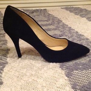 Black seude Gianni Bini stiletto pumps NWOT