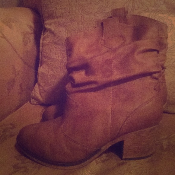 Short boots