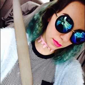 Meet your Posher, Violet