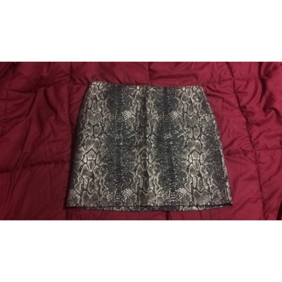 Snake Skin Designed High Waisted Skirt