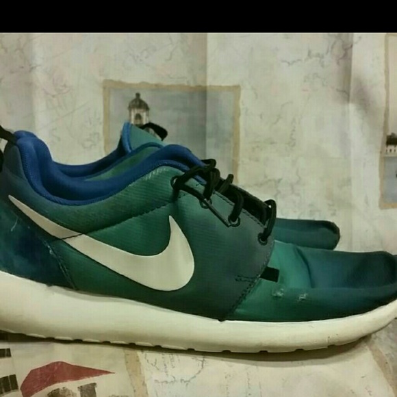 nike roshe run (slight custom) - Picture 2 of 4
