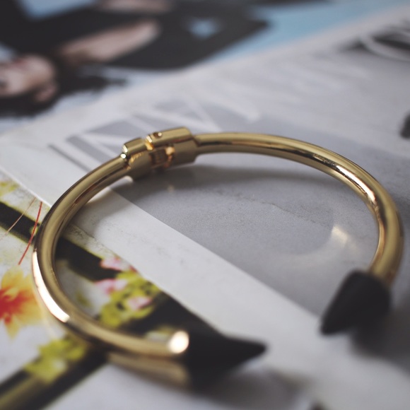 black enamel spike bracelet - Picture 2 of 2