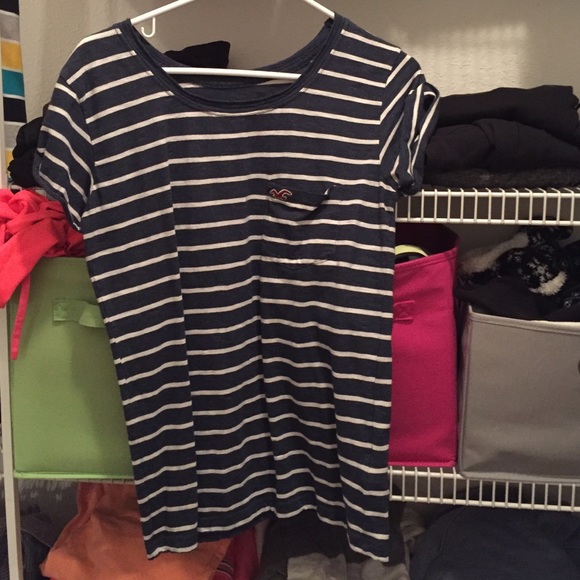 Hollister t shirt- womens