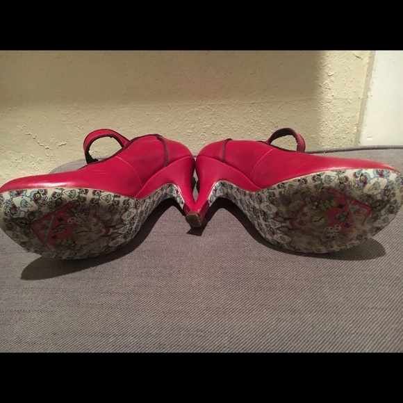 ⚡️FLASH SALE⚡️Irregular Choice Serpentine Heels - Picture 2 of 3