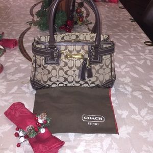 Authentic coach purse in new condition