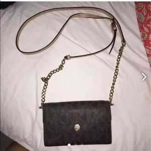 Michael Kors wallet / cross body